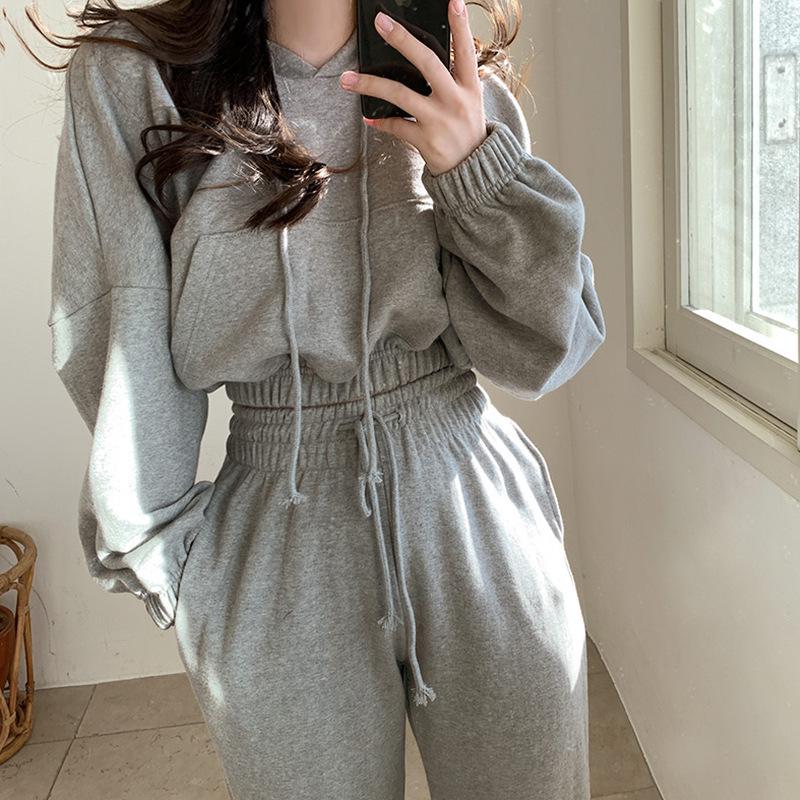 

Korean Chic Long-Sleeve Hooded Sweatshirt & High-Waisted Jogger Set S чорний