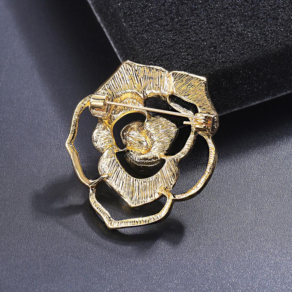 High-end Fashion Hollow Camellia Brooch Niche Design Light Luxury Versatile Blazer Pin with Accessories