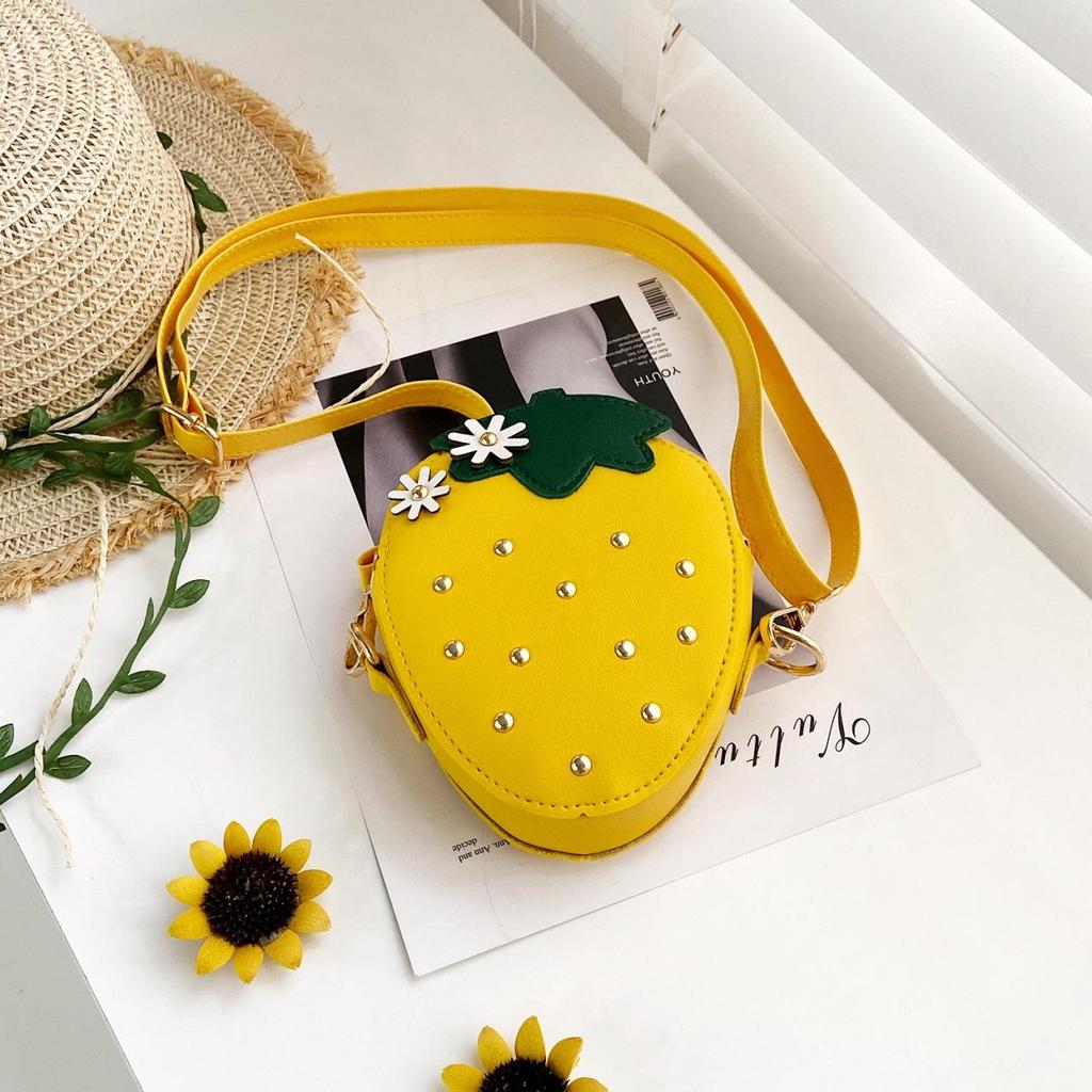 2025 Summer Korean-Style Girls' Crossbody Bag - Cute Strawberry Fashion Accessory for Little Girls