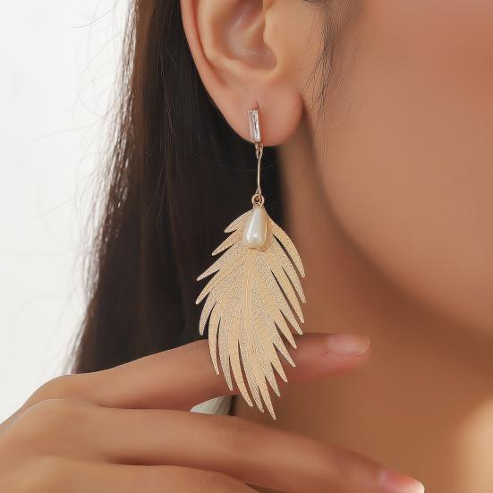 Fashion Feather Drop Earrings Elegant Metal Faux Pearl Dangling Earrings for Women Hypoallergenic Earrings for Daily Wear Party