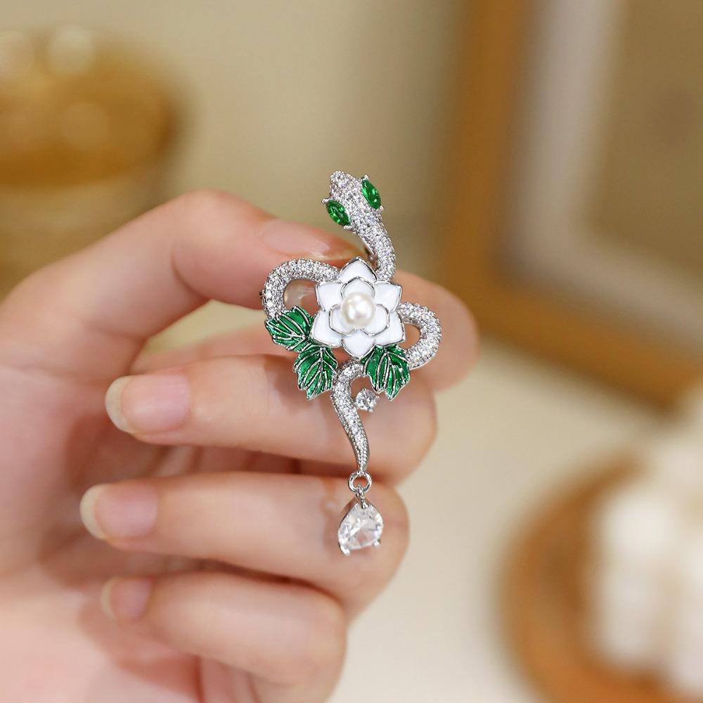 Minimalist Rhinestone Collar Pins Sparkling Snake Lapel Pin Elegant Zodiac Snake Brooch  Party