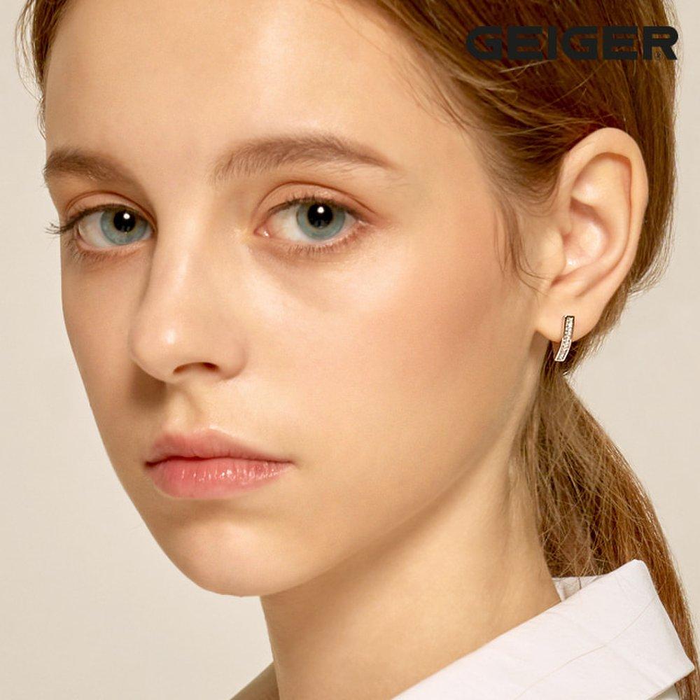 Cubic Triangle One-Touch Silver Earrings by Gisvee111