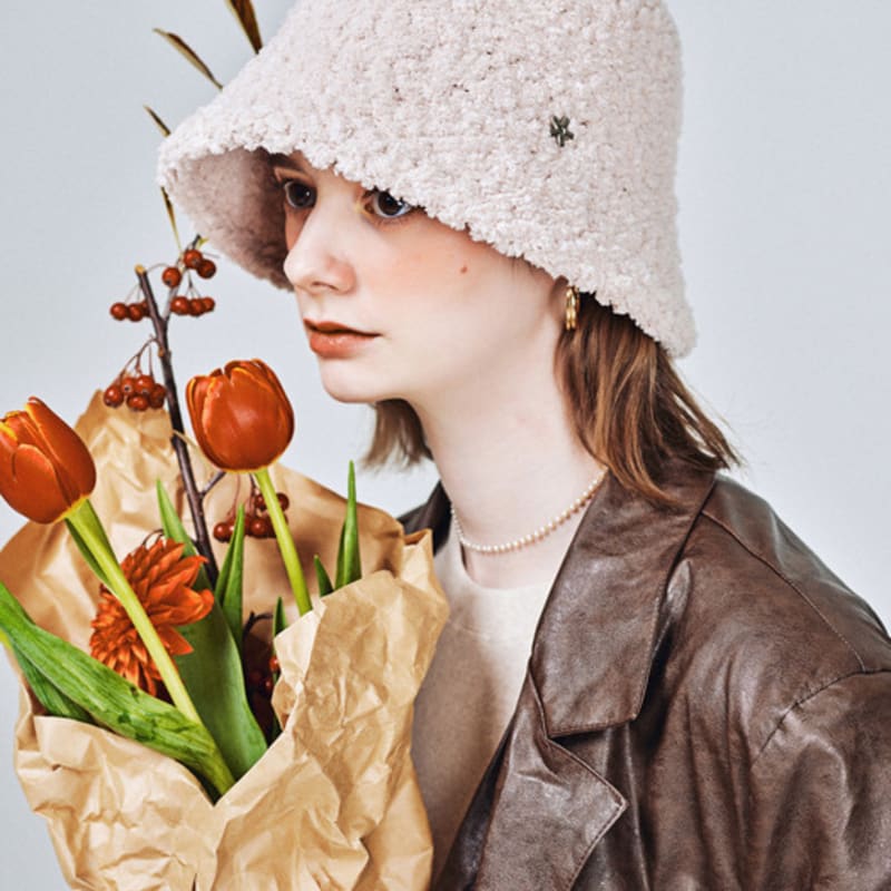 

У КАЖДОГО ЦВЕТКА У МЕНЯ ЕСТЬ БЕЖЕВОЕ ВЕДРО-ПОЛОТЕНЦЕ free