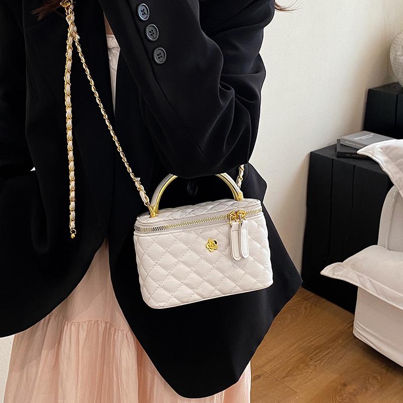 

Xiaoxiangfeng high-end chain messenger bag women s 2025 new diamond versatile temperament box bag fashionable shoulder bag