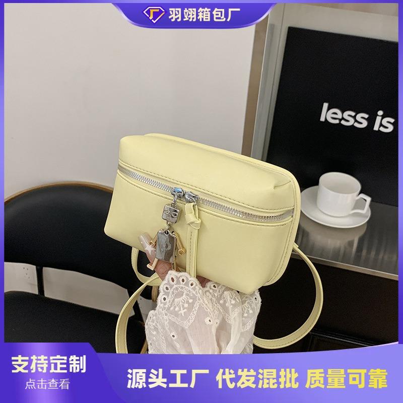 Premium Small Bag Women's New Retro Niche Shoulder Messenger Bag Simple Small Square Bag