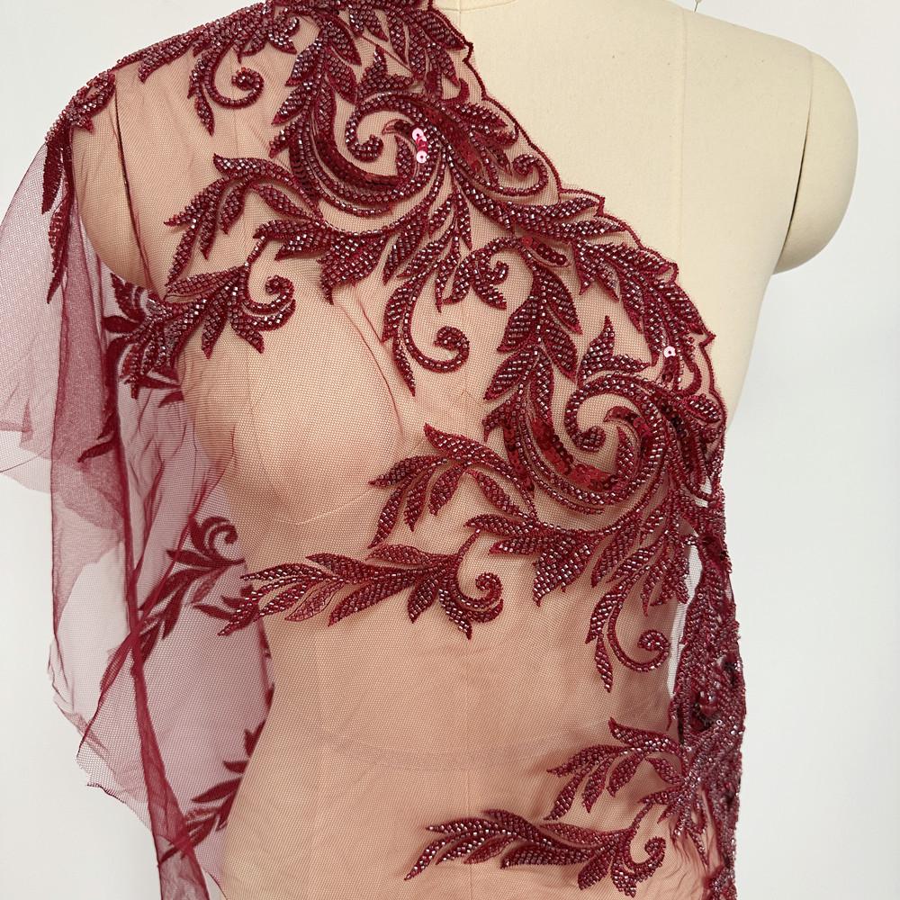 

Вышитое бисером кружево, свадебное платье, фата и детский головной убор своими руками