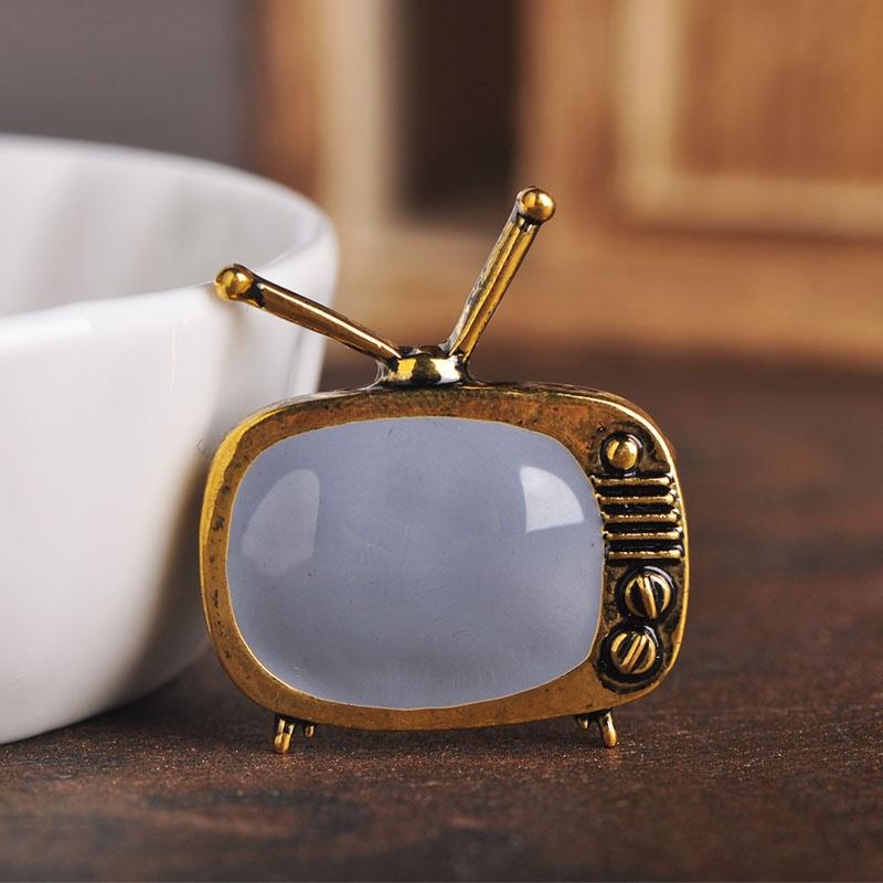 

Классическая винтажная брошь в форме телевизора, золотого цвета, эмалированные броши, подарок для родителей, шарф, свитер, булавки для воротника золотой