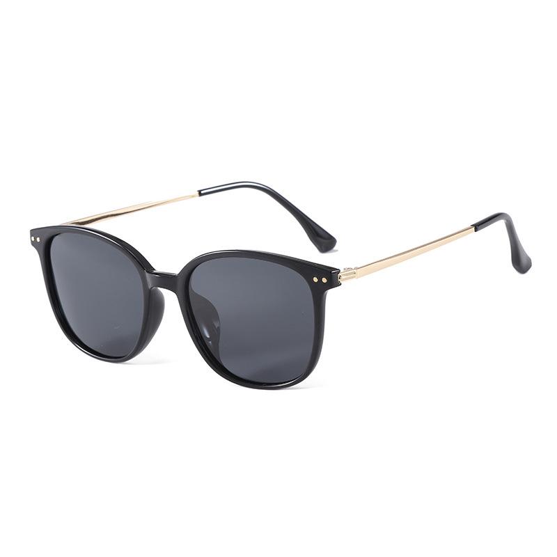 Retro Large Frame Women's Polarized Sunglasses - Tea-Colored, UV & Sun Protection, Perfect for Driving, Slimming Effect