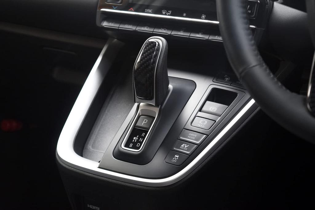 SecondStage T698DCB Toyota Sienta MXP Series Noah/Voxy 90 Series Shift Knob Panel Digital Carbon Style