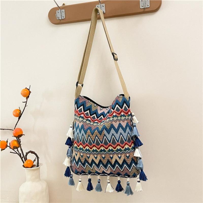 Temperament large capacity messenger bag quiet handsome personality fringed handbag national style national style shoulder bag national style темно-синий