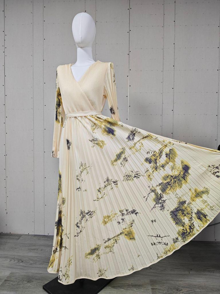 Elegant European Long Sleeve Printed V-Neck Mid-Length Vacation Dress 2025
