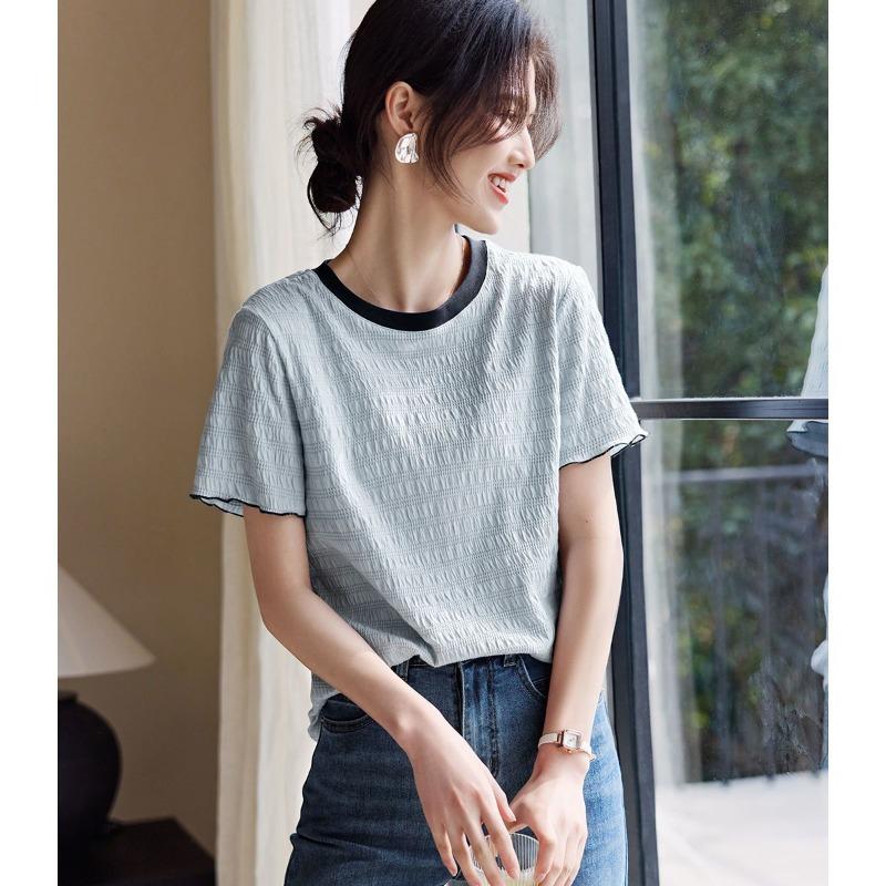 Women's Textured Fabric Color Block Neckline Short Sleeve T-Shirt