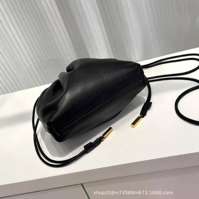 Leather handbag New niche cloud bag Large capacity light luxury design Sheepskin drawstring bag Women's bag