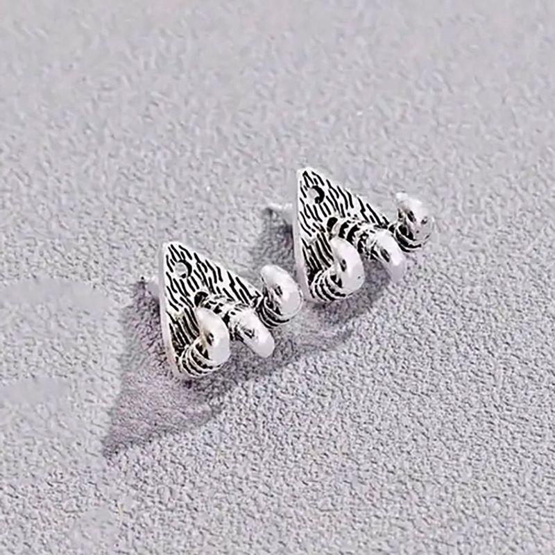 Fashion Retro Fashion Gothic Eagle Claw Dark Style Earrings Personalized Niche Design Trendy Grace Ear Studs Earrings Silver Pair