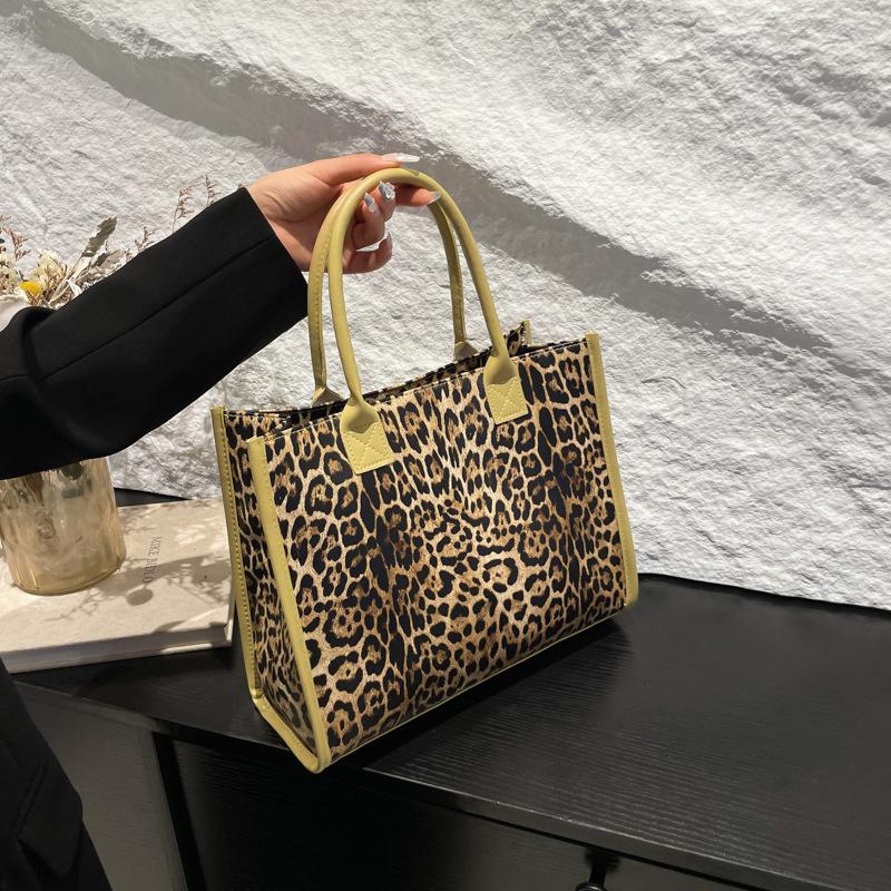 New Leopard Print Trend Tote Bag Women's Large-capacity Niche Work Commuter Students Class Fashion Shoulder Bag