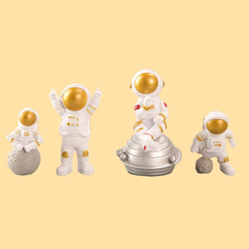 4 Stück Spaceman Modell Lebhafte Pose Sammlerstück Leichtgewicht Raumschiff Astronaut Figuren Modell Für Foto-Requisiten