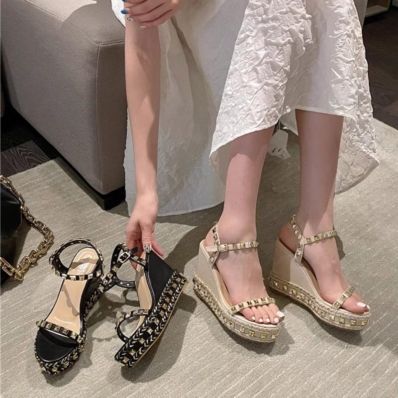 

Туфли на танкетке женские летние сандалии мода мода мода заклепки солома пряжка на одном ремешке с платформой женская обувь 39 абрикосовый