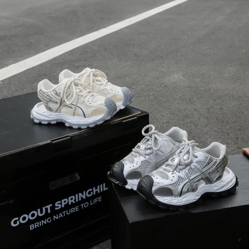 Nuovi Sandali Chiusi Estivi per Bambini - Scarpe Sportive Traspiranti in Rete Traforata per Ragazzi con Suola Morbida e Stile Chunky Dad Shoe
