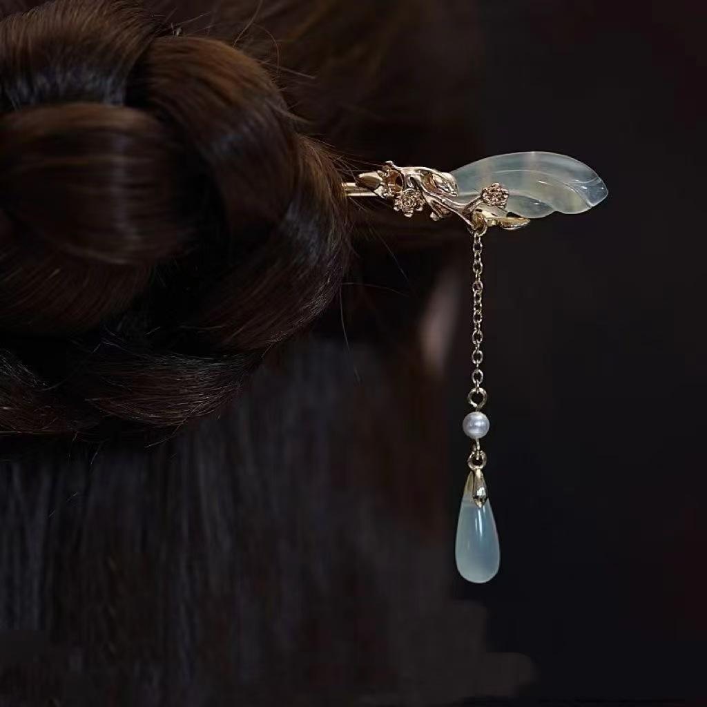 Sandalwood Women's Hairpin: Elegant Modern-Chinese Style Wooden Updo Stick