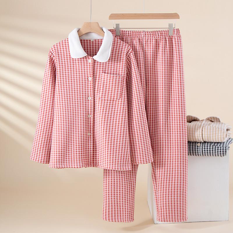 Velvet Thickened Women's Plaid Pajama Set – Warm Long Sleeve for Autumn/Winter, Suitable for Indoor/Outdoor Wear.