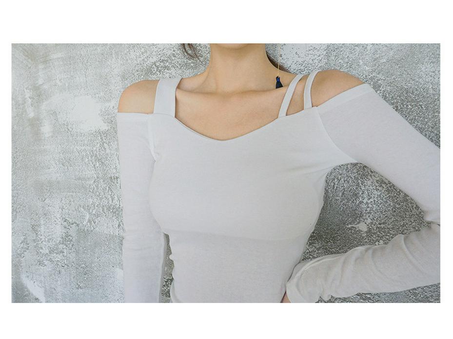 2025 Damski czarny top z odkrytymi ramionami i krótkim rękawem, z dekoltem w serek i dopasowanym krojem