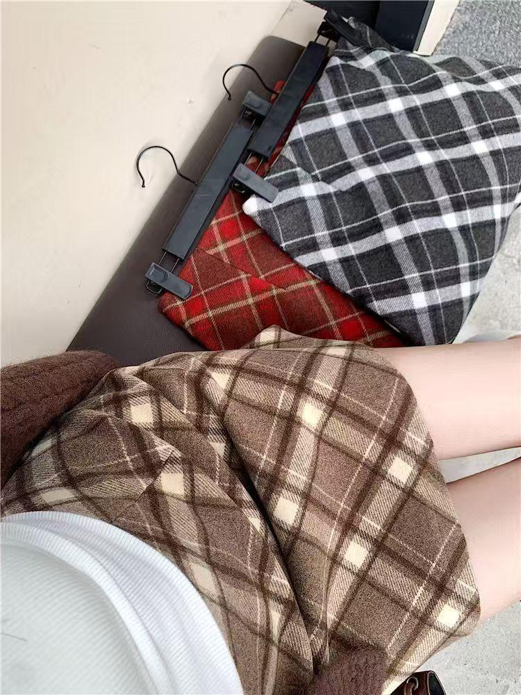 Women's High-Waisted Plaid A-line Skirt - Autumn Retro Style, Slimming, Petite, Versatile, Hip-Hugging.