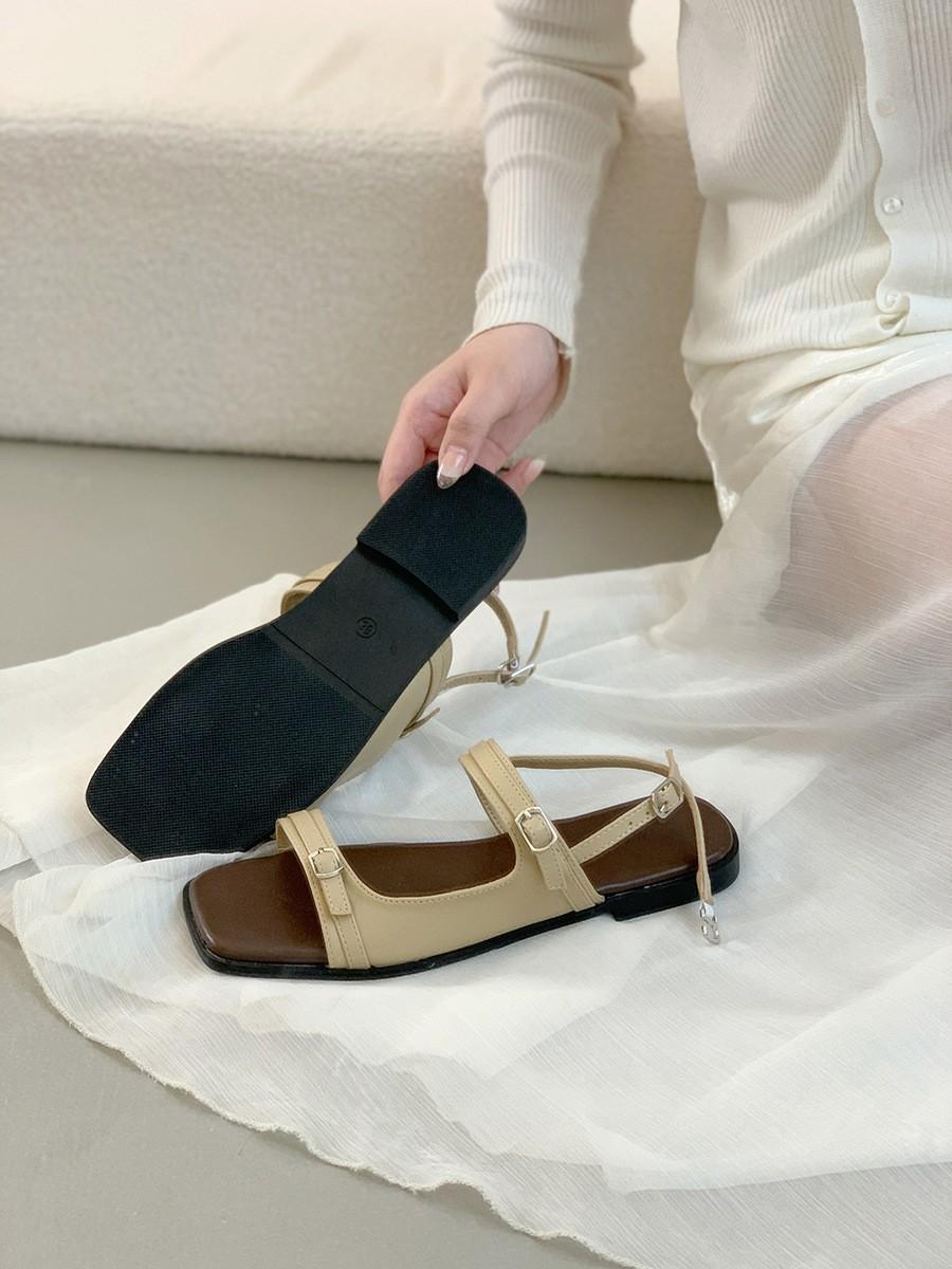 

Flat-bottomed comfortable sandals women s summer wear new French beautiful fairy style with skirt travel seaside Roman shoes 40