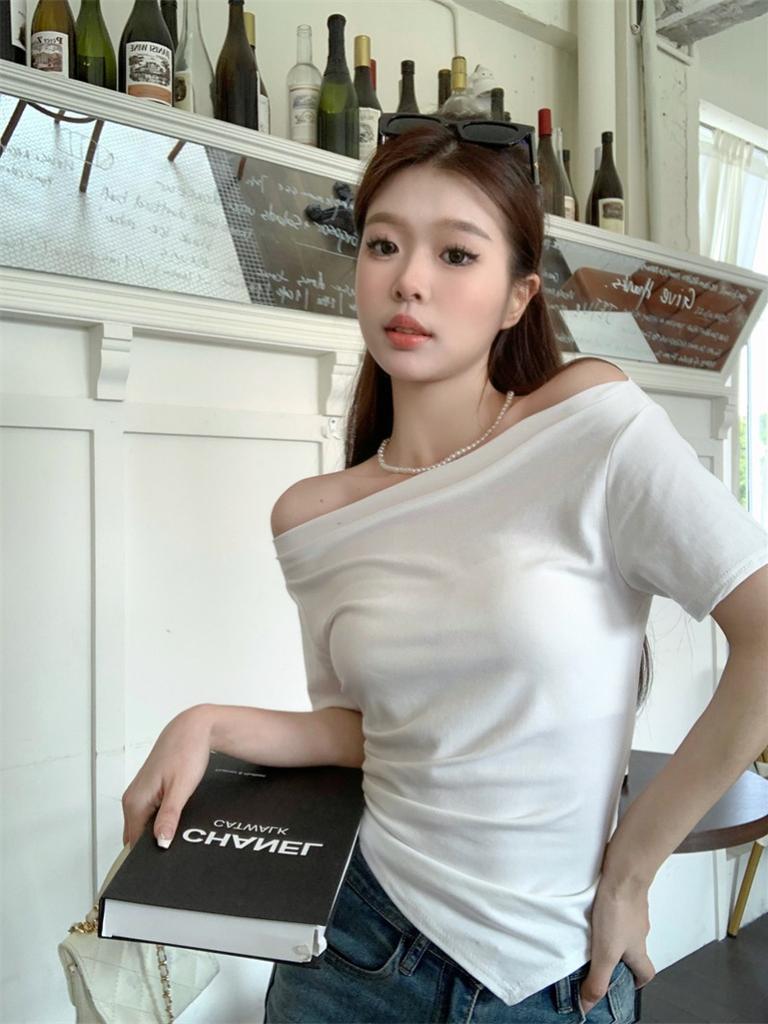 Summer New Women's One-word Shoulder Design Sense with Irregular Short-sleeved T-shirt Spice Girl Black Collarbone Bottoming Shirt