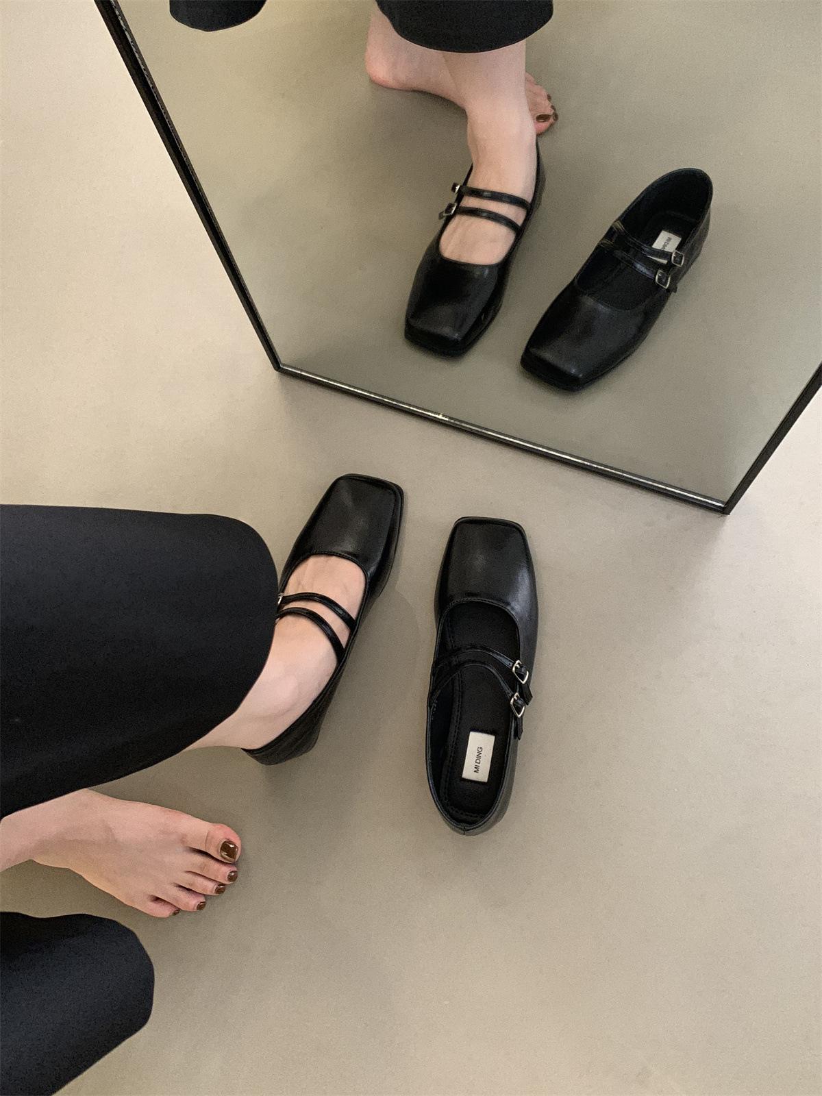 

Французские серебристые туфли-лодочки женские на плоской подошве 2025 весна и осень новые темпераментные фея для работы квадратный носок открытый подъем Мэри Джейн 39 чёрный