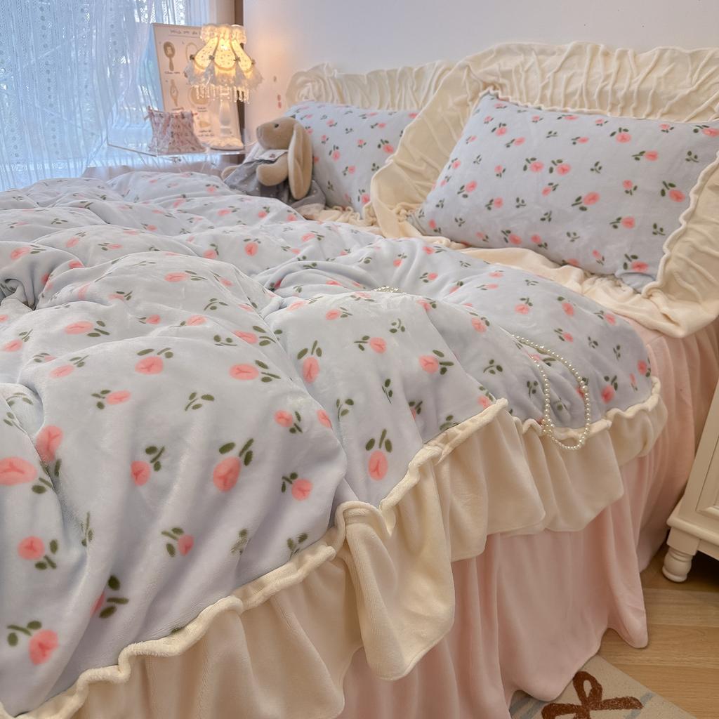 Sleepy Japanese Cream Wind Milk Velvet Lace Bedding Four Piece Set