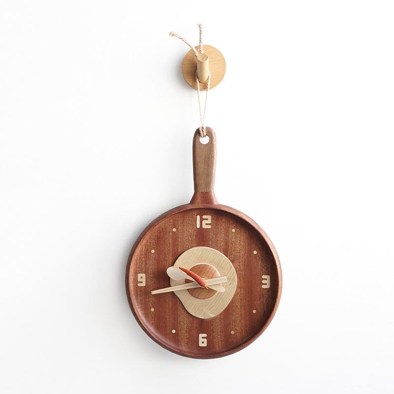 

Pan Shape Clock Solid Wood Pendulum Clock Lovely Living Room Restaurant Decorative Log Creative Frying Pan Silent Wall Clocks (WHITE,28.7x19.6cm) білий
