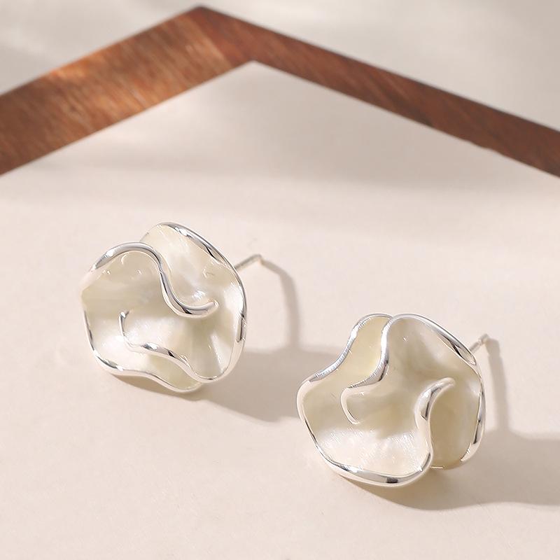 Xiaohongshu fashion temperament fairy wind dripping oil irregular petal stud earrings light luxury high-end earrings