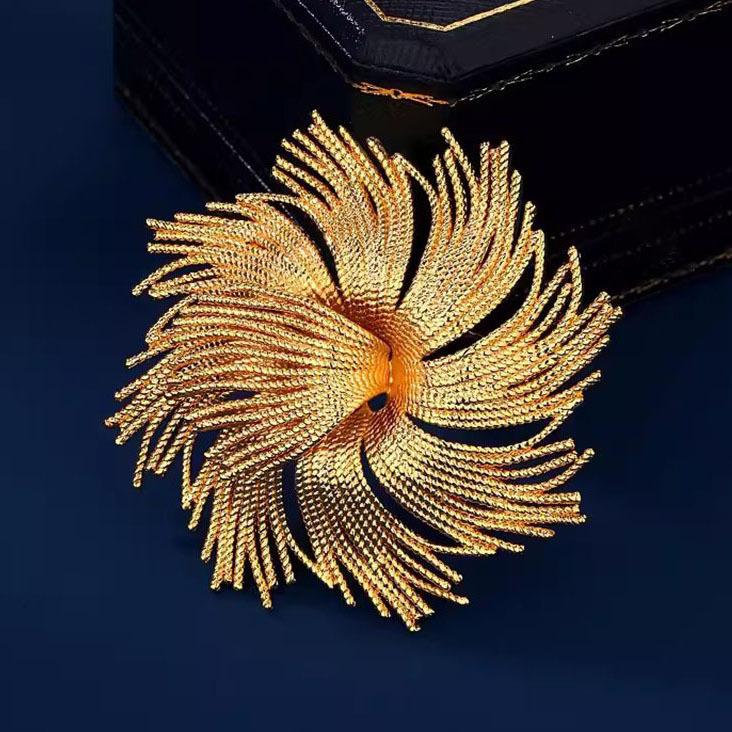 Golden Fireworks Medieval Brooch High-end Women's Exquisite Atmospheric Brooch Niche Design Sense Personality Pin Suit Accessories