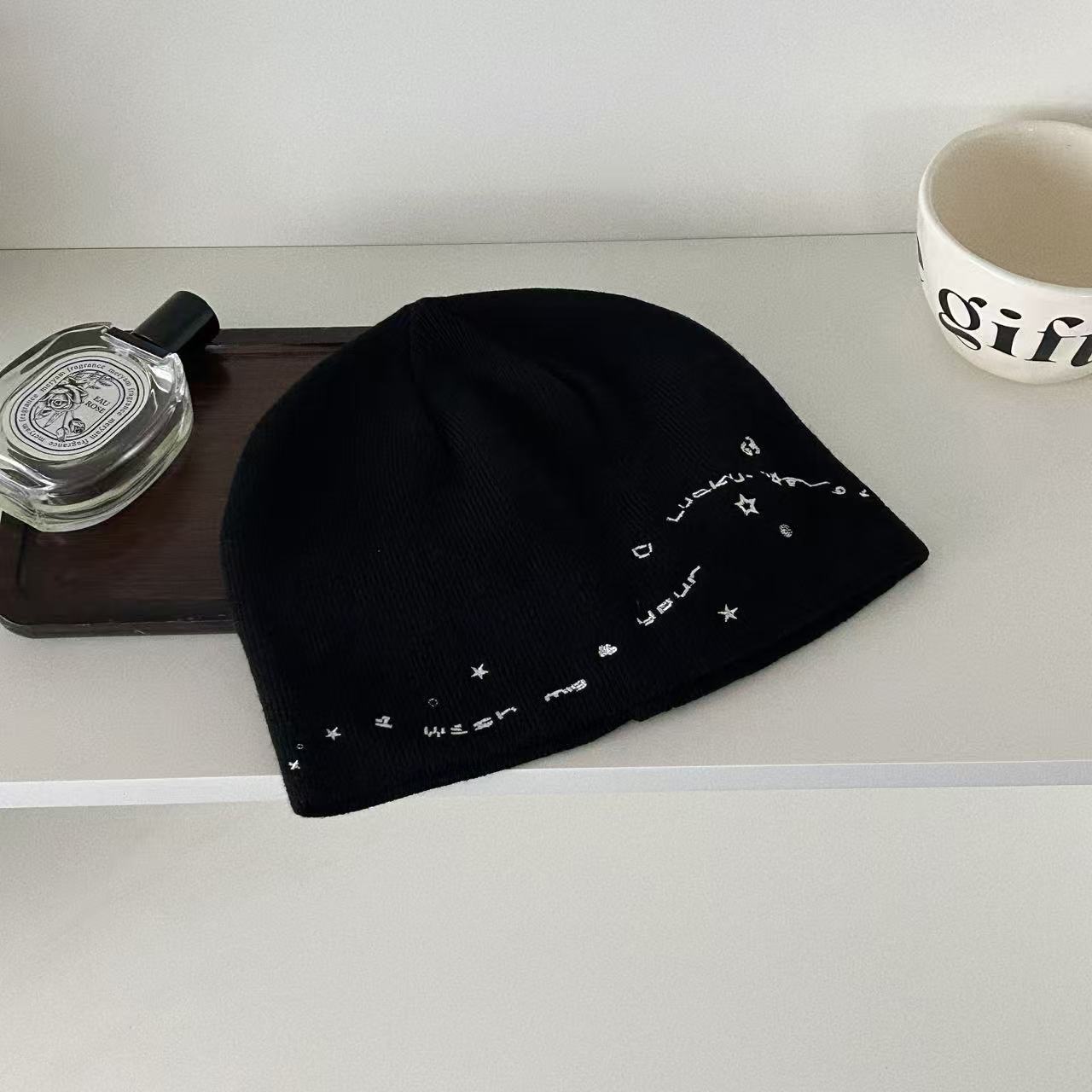 

Korean Sweet and Cool Girl Star Embroidered Knitted Hat for Women Versatile Baotou Woolen Cold Hat Autumn and Winter M（56-58cm）