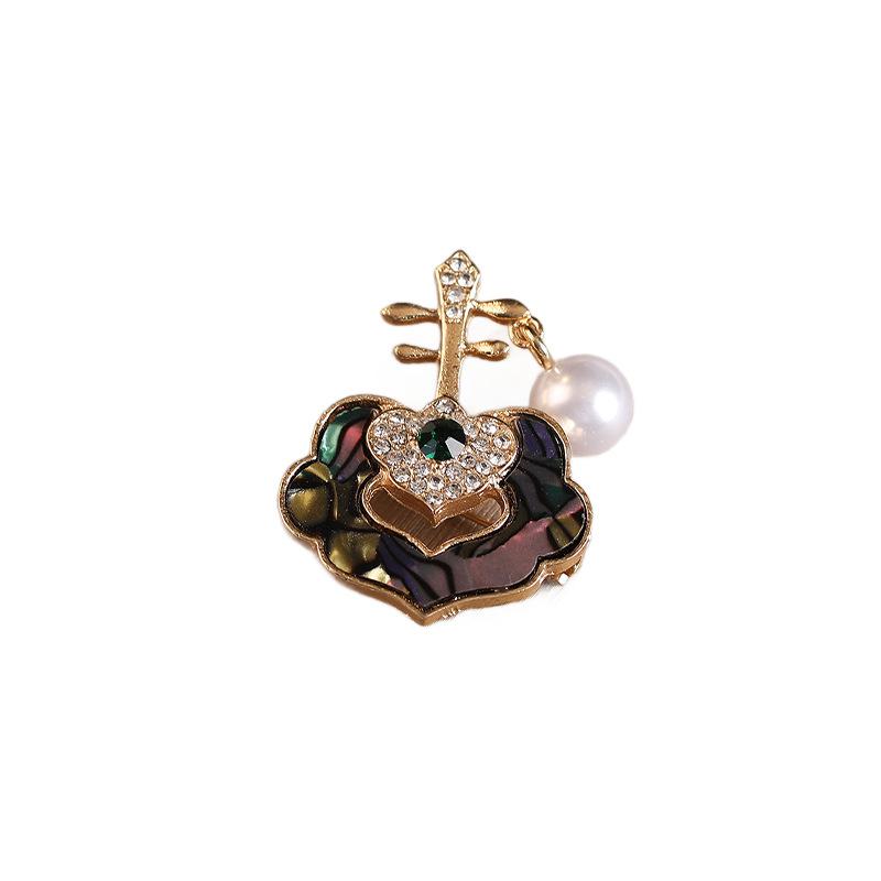Retro Ruyi Pipa Pearl Brooch for Women, A Light Luxury and Niche Suit Pin
