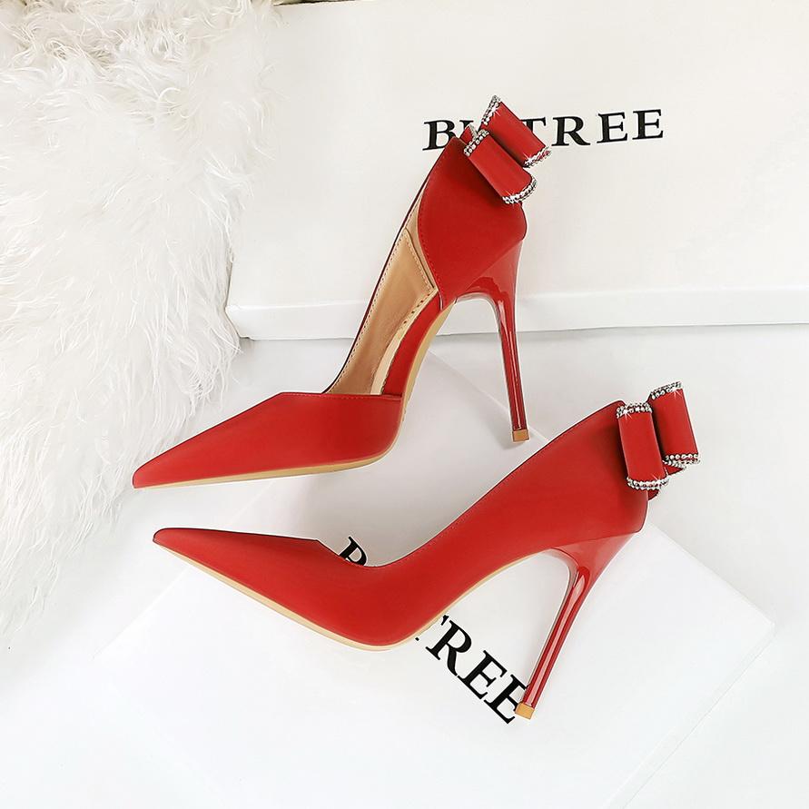 Banquet Vysoké podpatky Tenké podpatky Mělká ústa Špičatá špička na straně vyhloubené štrasový motýlek jednoduché boty