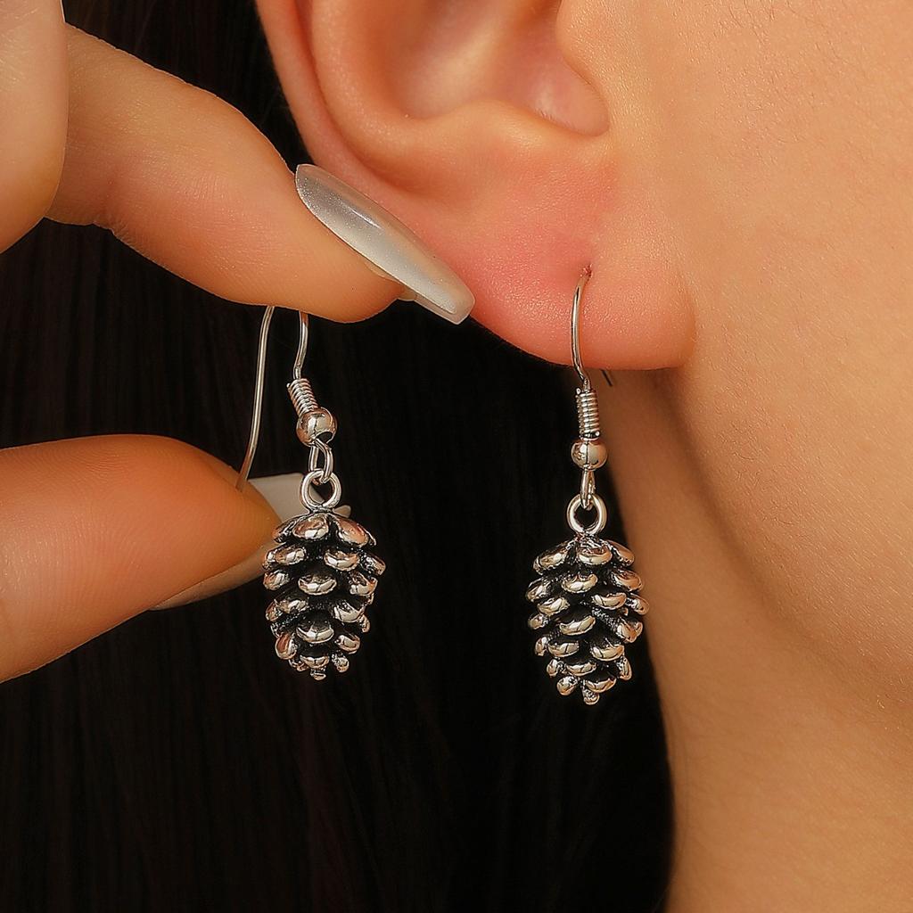 Pine Cone Shaped Drop Earrings Vintage Gold Tone Dangle Earrings for Women Nature Inspired Jewelry