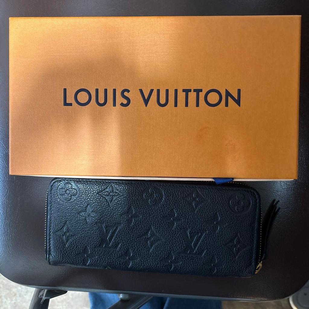 Used LOUIS VUITTON Zippy Wallet price reduced