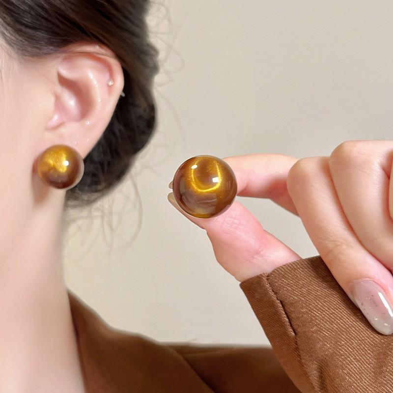 Amber-Colored French-Inspired Minimalist Retro Stud Earrings