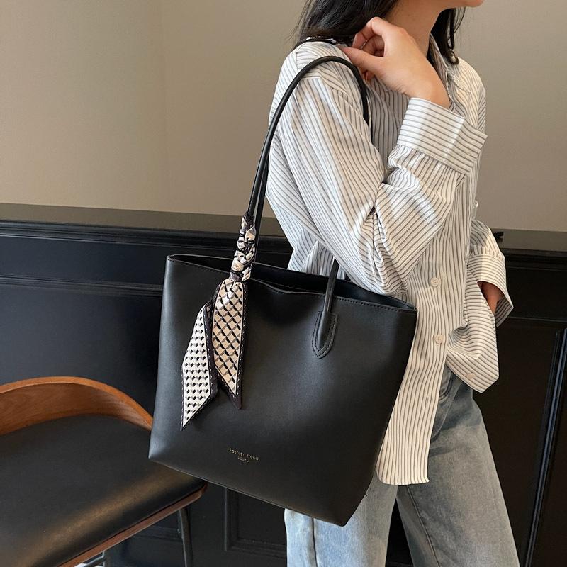 Versatile Bag Women's New Casual Shoulder Bag Large-capacity Commuter Bag