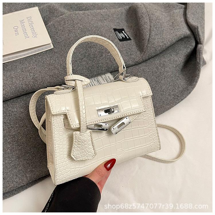 2025 spring and summer model, lock one shoulder messenger bag, burst retro high-end alligator pattern, portable commuter Kelly bag.