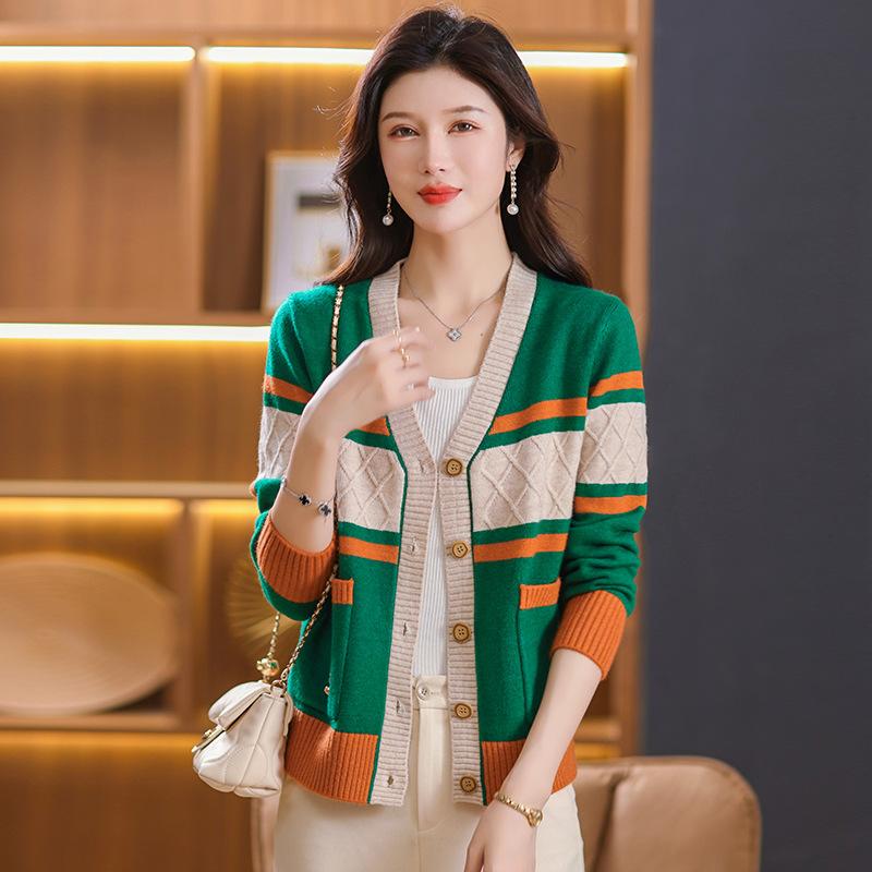 Autumn and Winter New Knitted Cardigan Women's Color Matching Fashion Bottoming Shirt Lazy Wind Sweater Jacket Top Women