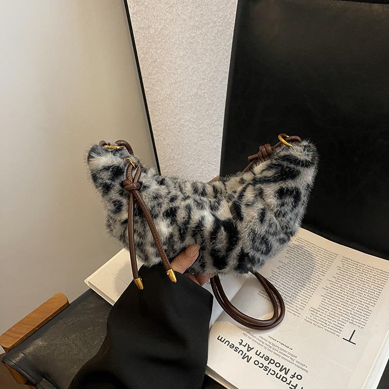 Retro style personalized leopard print Mao Mao women's dumpling bag autumn and winter new versatile commuter shoulder messenger bag