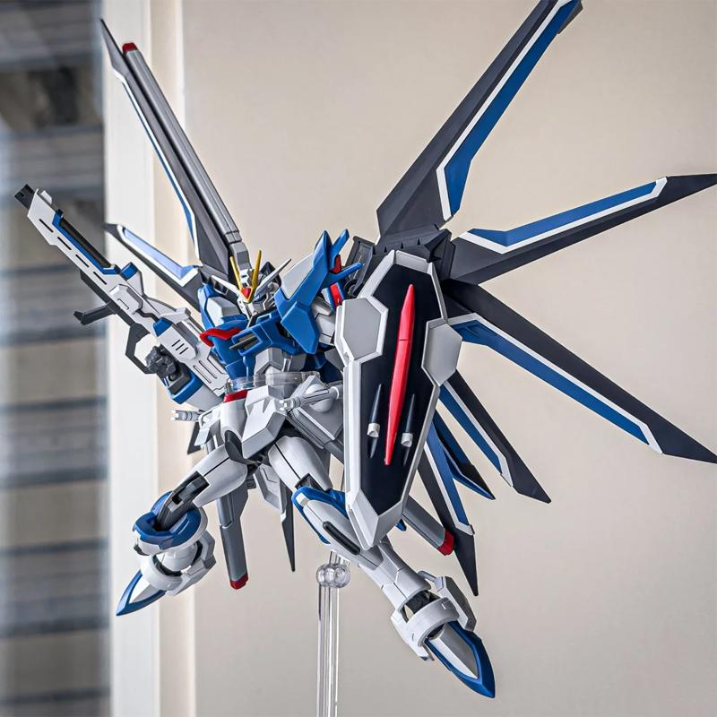 HG 1/144 Flying Freedom SEEDFREEDMO Mech Assembly Model Kit Action Figures Boy Puzzle Toy Desktop Decoration Collectible Gift