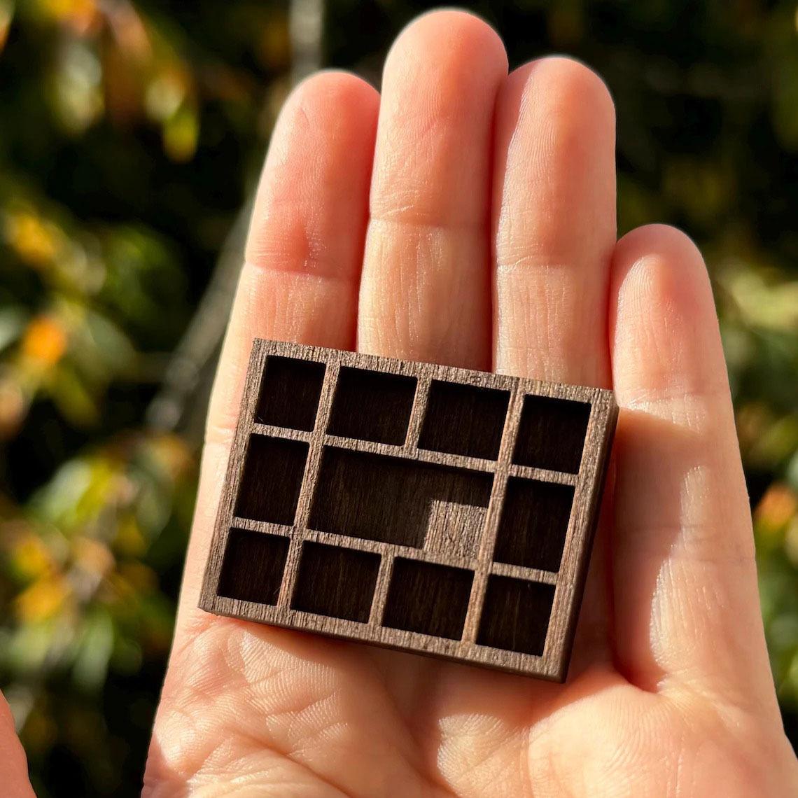 

1 шт. Деревянная миниатюрная стойка для украшений, Миниатюрная коллекционная стойка, Антикварная стойка 7*5.4*0.6cm