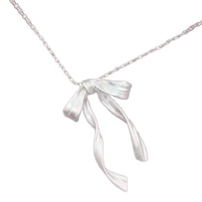 Fashionable Collarbone Chain Elegant Bowknot Pendant Necklace for Fashionistas