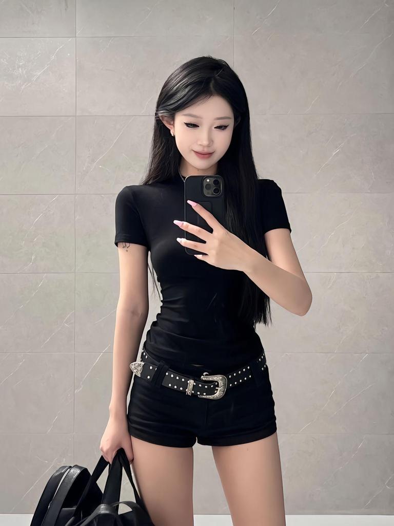 Women's Black and White Short-Sleeved Summer T-Shirt, Versatile Round Neck, Slim Fit, Trendy Short Top