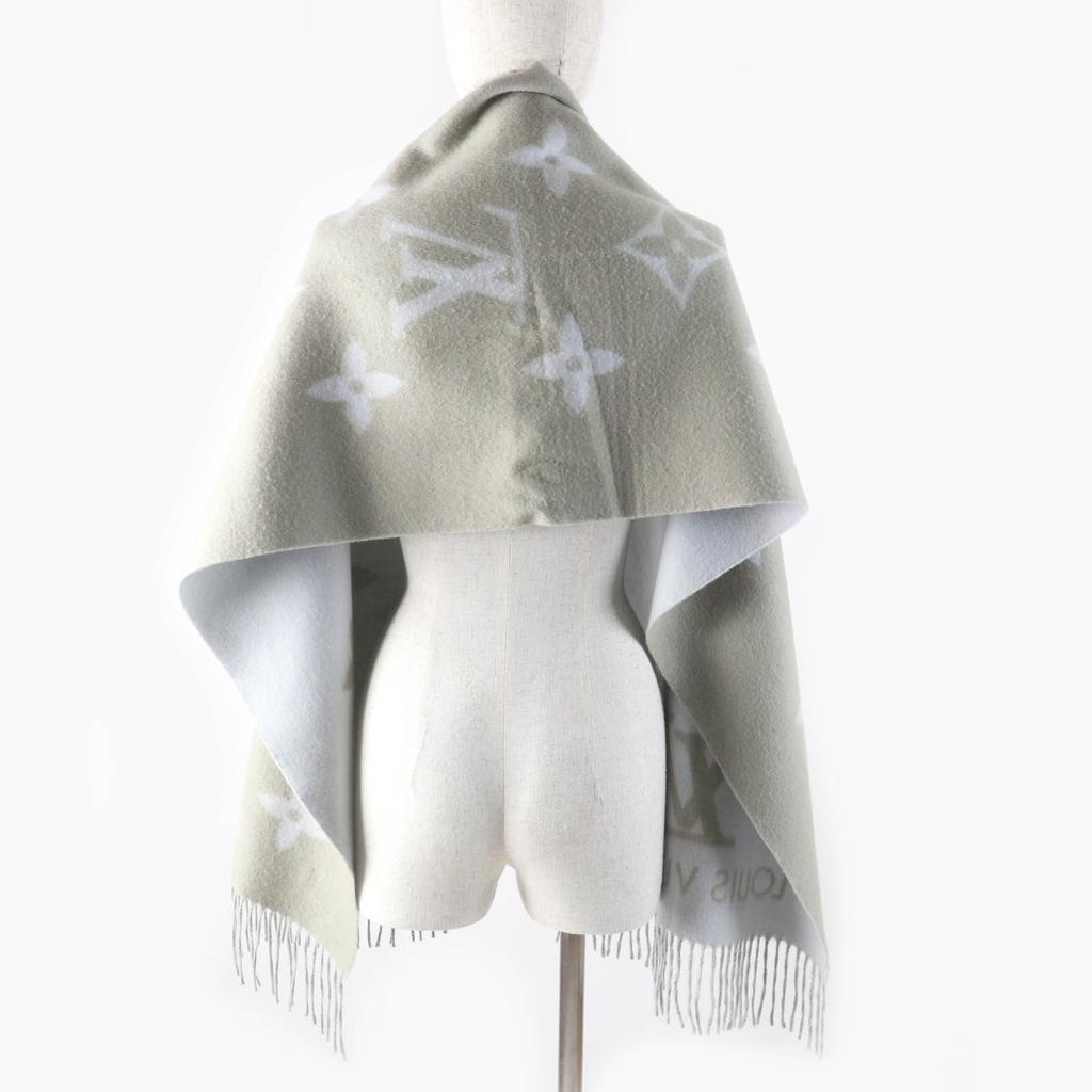 Great LOUIS VUITTON Stall Escalp Reykjavik Gray light blue cashmere M70462 Used