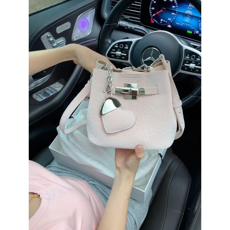 

Сумка в нишевом дизайне в корейском стиле, женская, 2025, новая, супергорячая сумка-ведро, универсальная, модная, на цепочке, на плечо, сумка-мессенджер Light pink