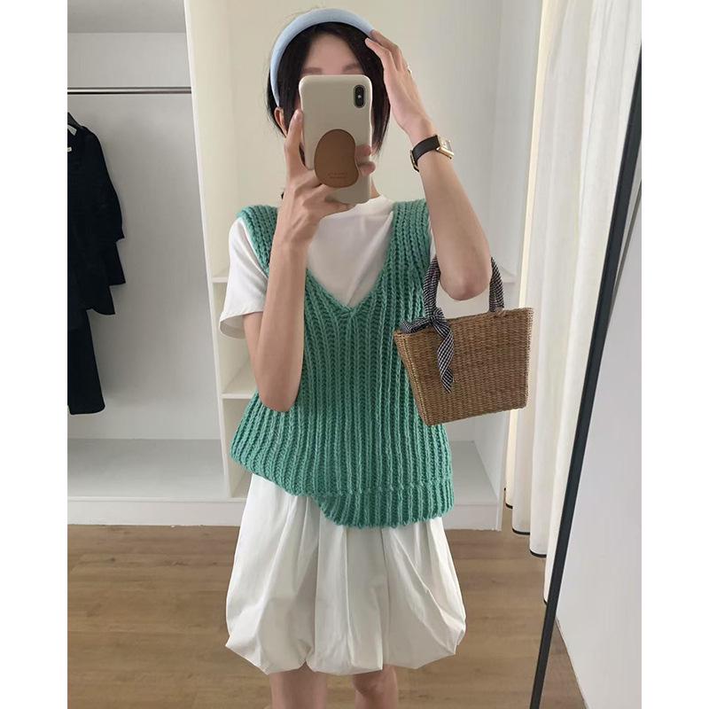 

Женский трикотажный жилет-майка V-образного выреза в корейском стиле, конфетного цвета - Ранняя весна 2025, многослойный дизайн One Size